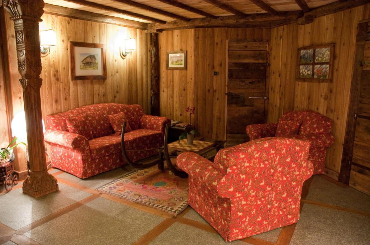 La Torretta Hotel Шаллан-Сент-Ансельм Экстерьер фото