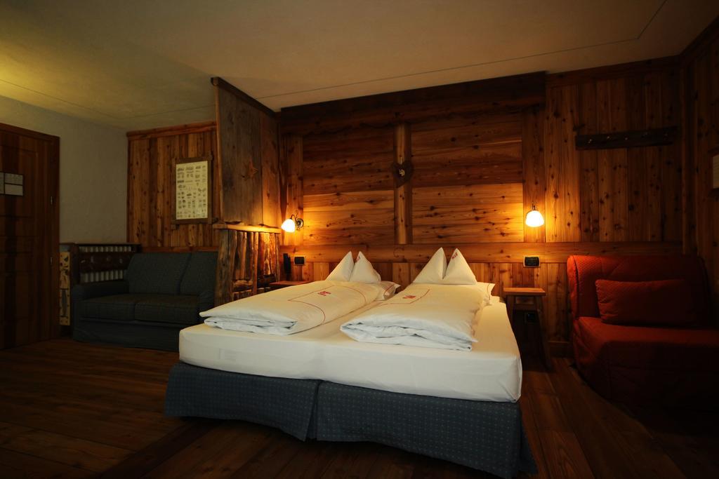 La Torretta Hotel Шаллан-Сент-Ансельм Экстерьер фото