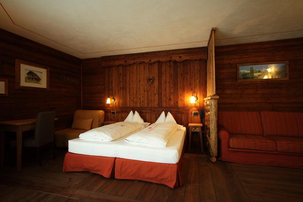 La Torretta Hotel Шаллан-Сент-Ансельм Экстерьер фото