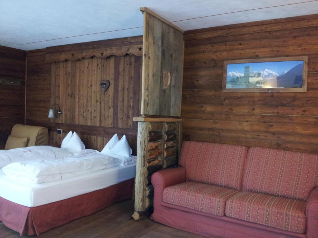 La Torretta Hotel Шаллан-Сент-Ансельм Экстерьер фото