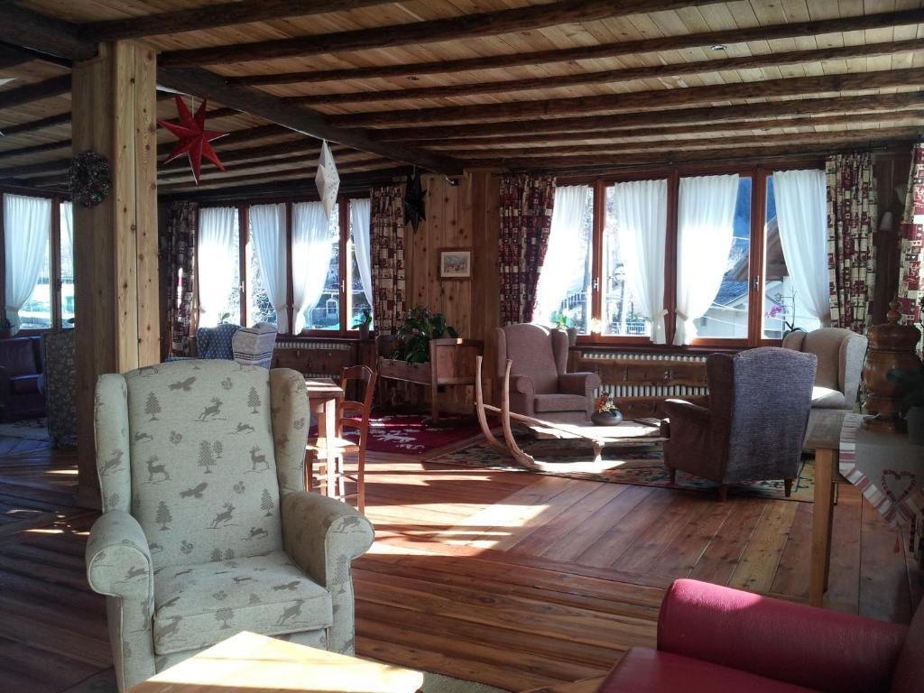 La Torretta Hotel Шаллан-Сент-Ансельм Экстерьер фото