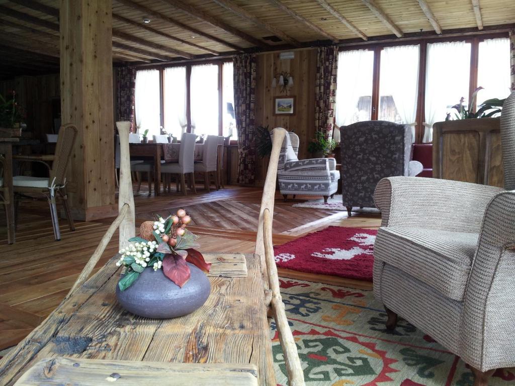 La Torretta Hotel Шаллан-Сент-Ансельм Экстерьер фото
